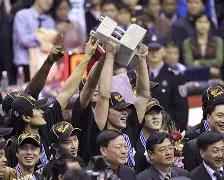 中超倒计时，广东宏远今晨防线松动，细节引发关注，震撼外界，更衣室氛围转暖的简单介绍