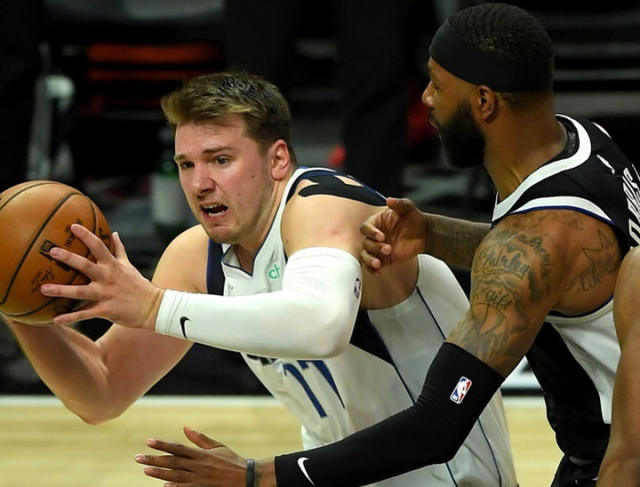 关于达拉斯独行侠训练开放日，今晨更衣室发声引欢呼，欧联在即，团队化学反应显著的信息