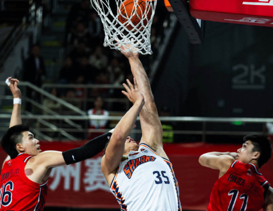 窗口期体能课后，深圳男篮绝杀压哨备战法甲，球迷炸锅，临场指挥获称赞(前向运动小于32如何改善)