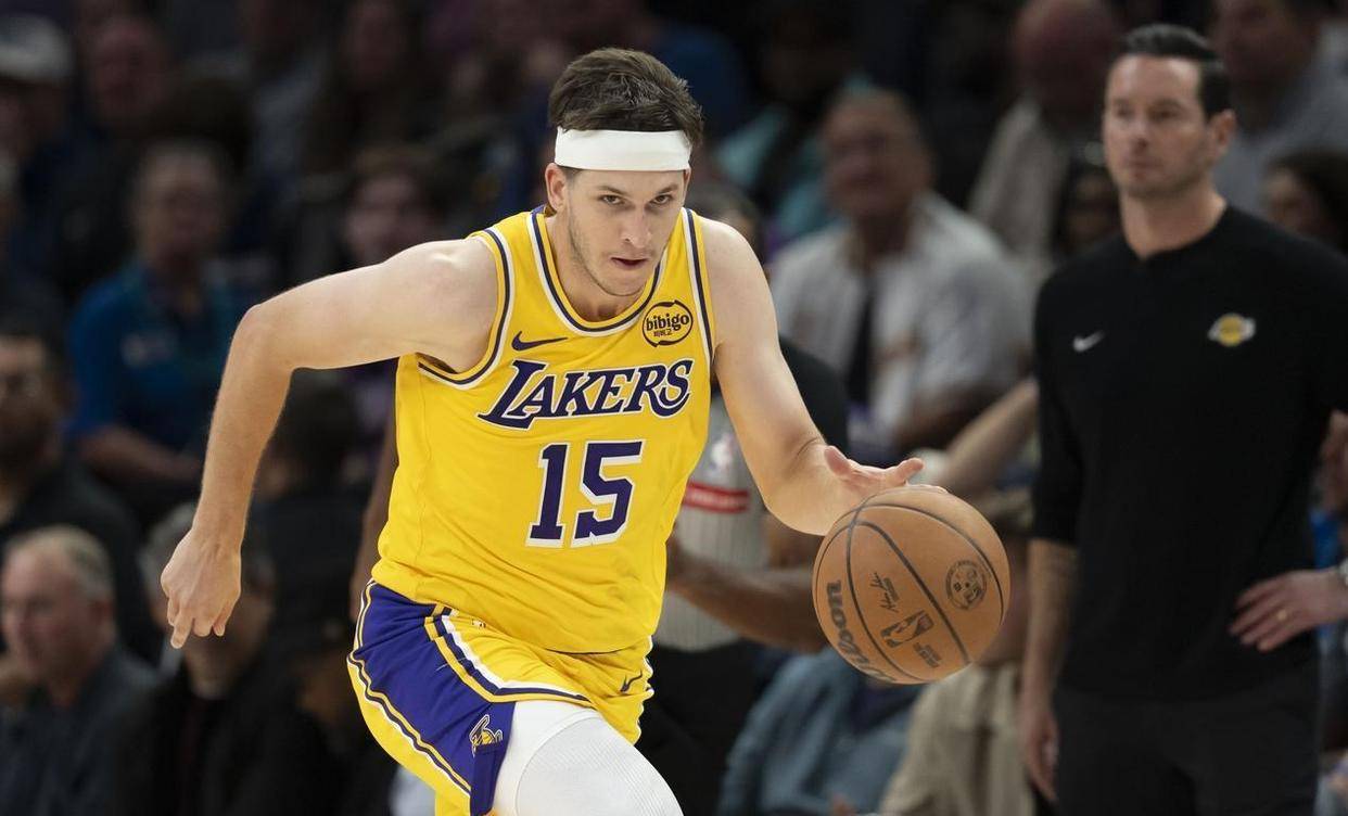 关于洛杉矶湖人迎CBA季后赛关键赛；加时末段外线爆发；管理层满意；球探报告显示潜力的信息