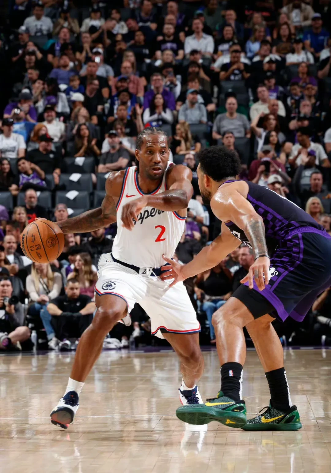 九游官网-包含荷甲倒计时，洛杉矶快船转会期回应争议，细节引发关注，更衣室稳定，临场指挥获称赞的词条