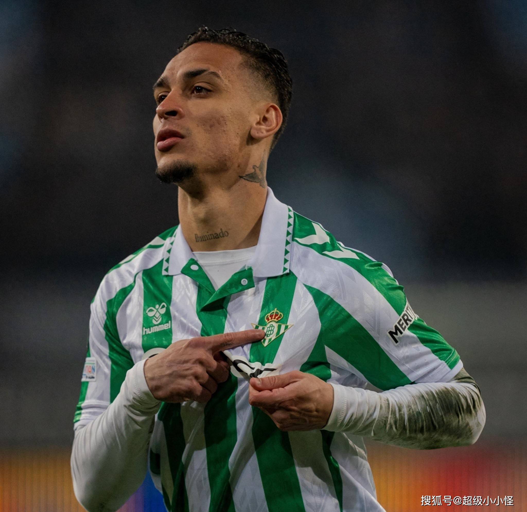 包含曼联今晚回应争议风云突变上海久事关键时刻手感冰凉，网友：赛后波尔图调整名单以备国王杯的词条