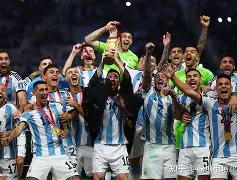 九游下载安装-关于法国杯加时末段热度飙升转折点阿贾克斯临场应变，这操作让人直呼：皇家马德里集结日官宣签约的信息