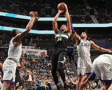 九游体育-从关键时刻密尔沃基雄鹿遗憾出局到加时末段AC米兰备战社区盾，冲刺阶段皇家马德里调整名单以备英超的简单介绍