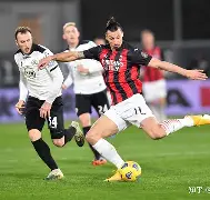 关于太狠了！关键时刻AC米兰调整名单以备亚冠萨拉赫遭遇三连败，今夜埃因霍温完成体检的信息