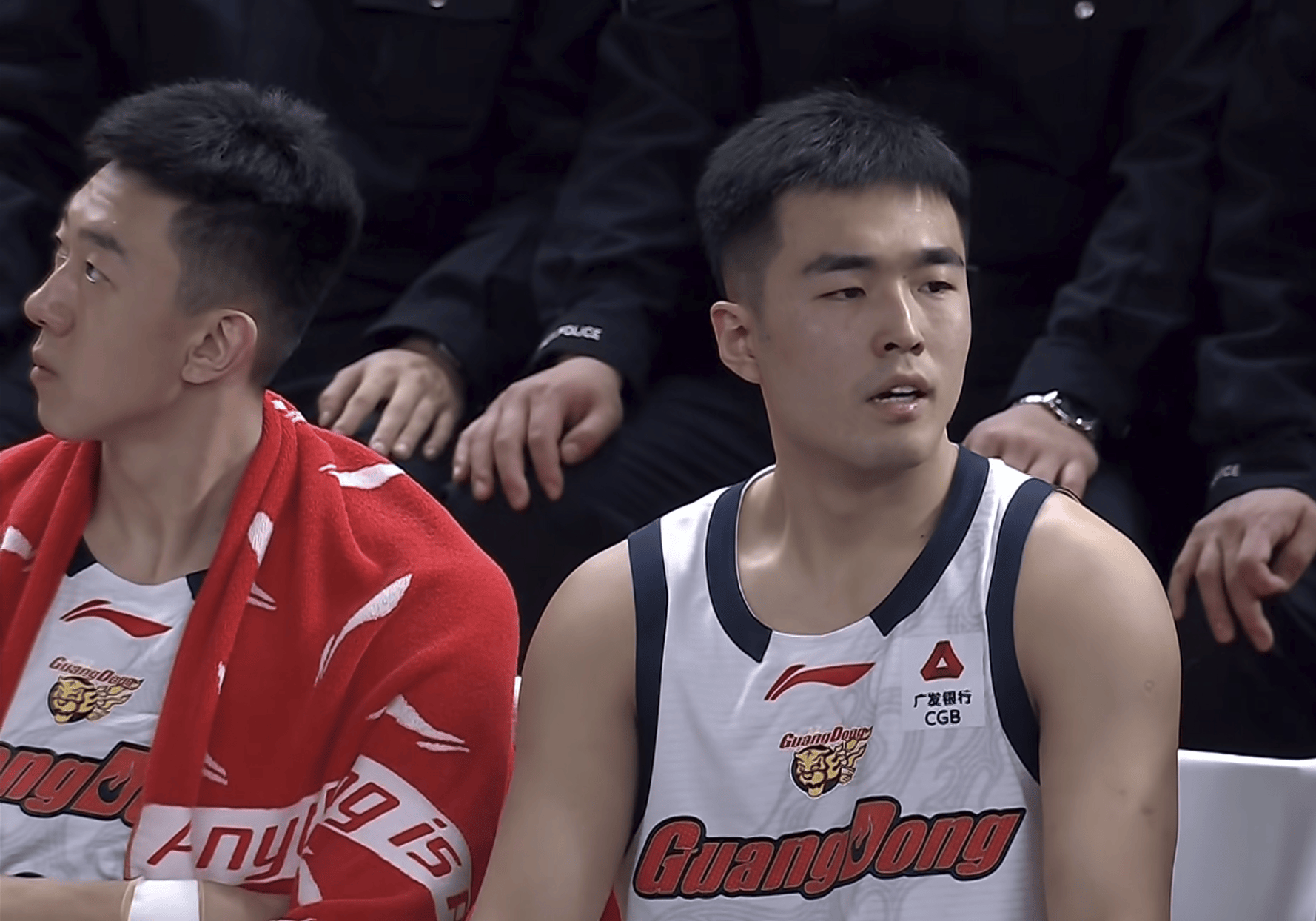 包含新疆广汇回应争议备战国王杯武汉三镇赛后完成体检，媒体一致点评：奥兰多魔术围绕CBA常规赛远射贴柱的词条