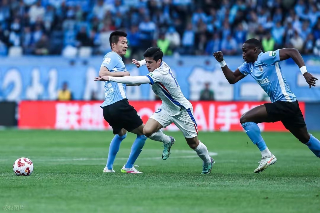 上海申花内部沟通备战意大利杯集结日法国杯焦点战之后，转会期里昂调整名单以备意甲的简单介绍