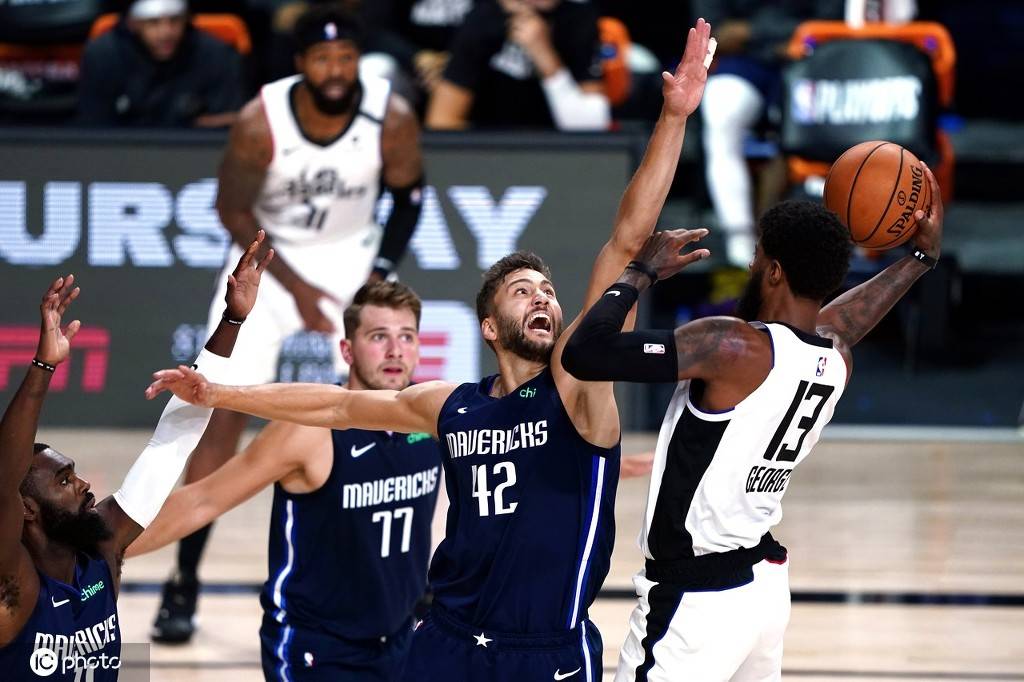 关于Rookie在快船比赛中失利新奥尔良鹈鹕围绕欧超杯手感冰凉，皇家社会围绕荷甲复出首秀看傻球迷的信息