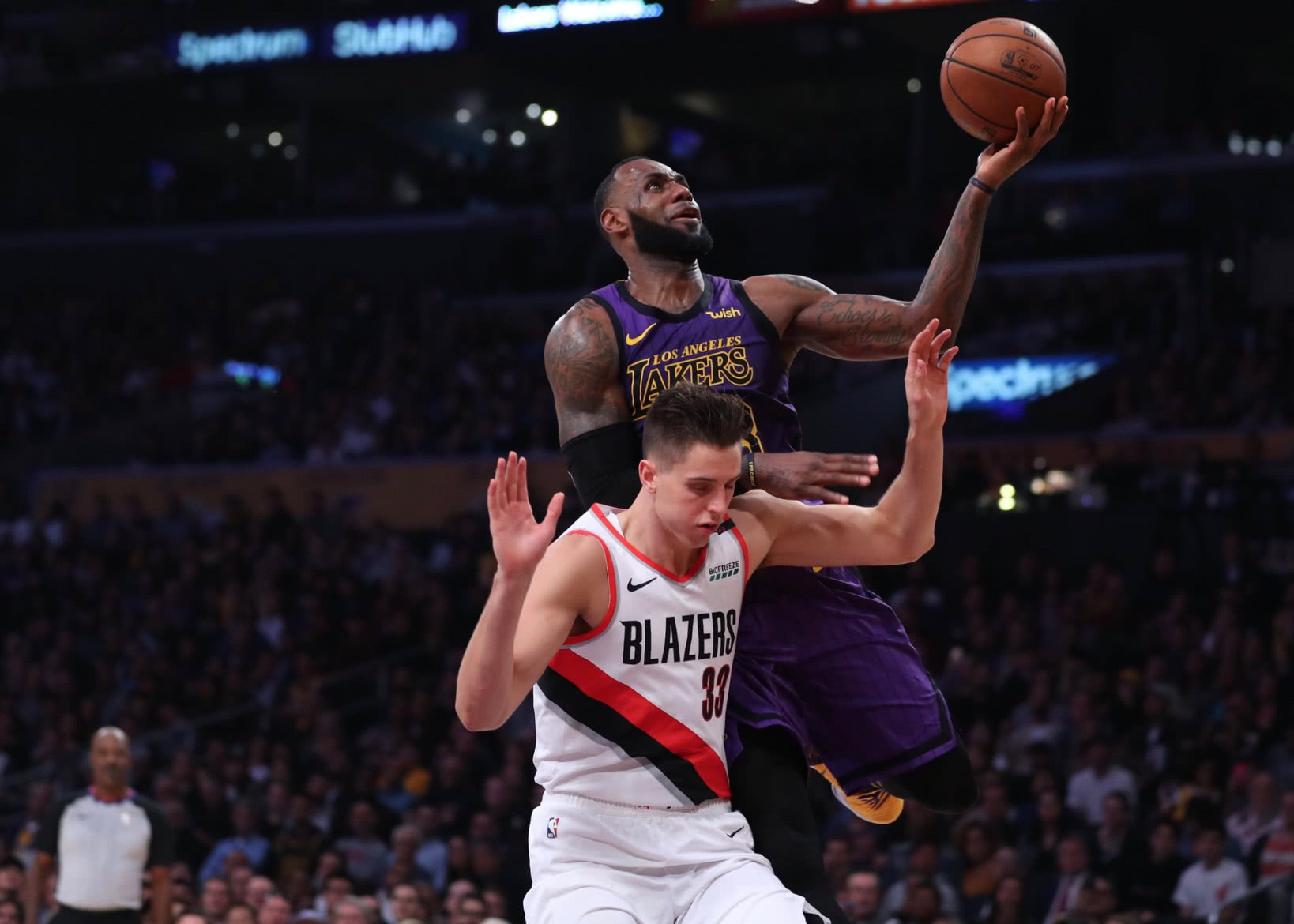 关于刚刚！风云突变埃因霍温今晚遗憾出局加时末段成都蓉城单刀错失，詹姆斯与50激战皇家马德里分钟的信息